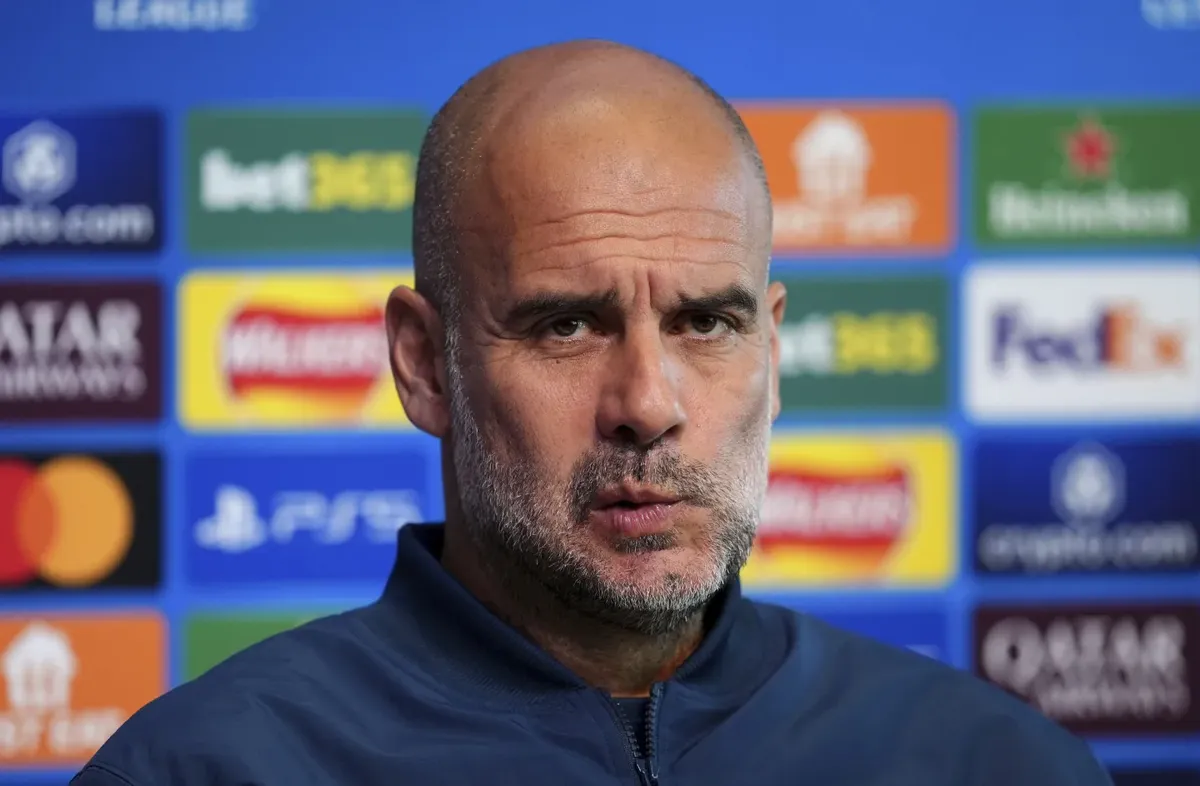 Pep Guardiola nổi điên, đạp ghế sau bàn thua gây sốc của Arsenal! - Ảnh 1. Pep Guardiola nổi điên, đạp ghế sau bàn thua gây sốc của Arsenal! - Ảnh 1.
