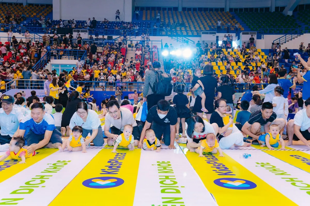 B&ugrave;ng nổ chuỗi hoạt động d&agrave;nh cho gia đ&igrave;nh tại Festival Mẹ bầu v&agrave; Em b&eacute; 2024 - Ảnh 3.