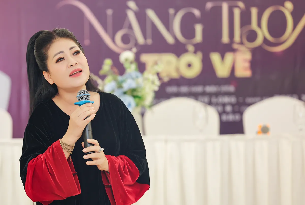 NSND Xuân Bắc - Tự Long tham gia liveshow tri ân quê hương của ca sĩ Anh Thơ - Ảnh 1.