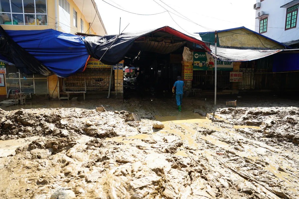 Nỗ lực khắc phục hậu quả, ổn định đời sống tại c&aacute;c v&ugrave;ng b&atilde;o lũ - Ảnh 7.