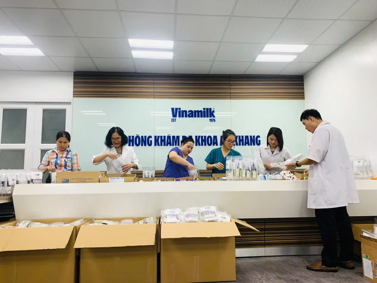 Nỗ lực khắc phục hậu quả, ổn định đời sống tại c&aacute;c v&ugrave;ng b&atilde;o lũ - Ảnh 13.