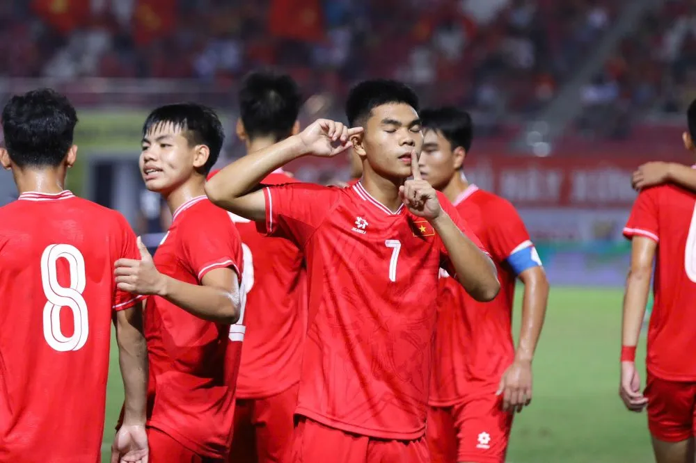 Thắng U20 Guam 3-0, đội tuyển U20 Việt Nam tiếp tục giữ ng&ocirc;i đầu bảng - Ảnh 1.