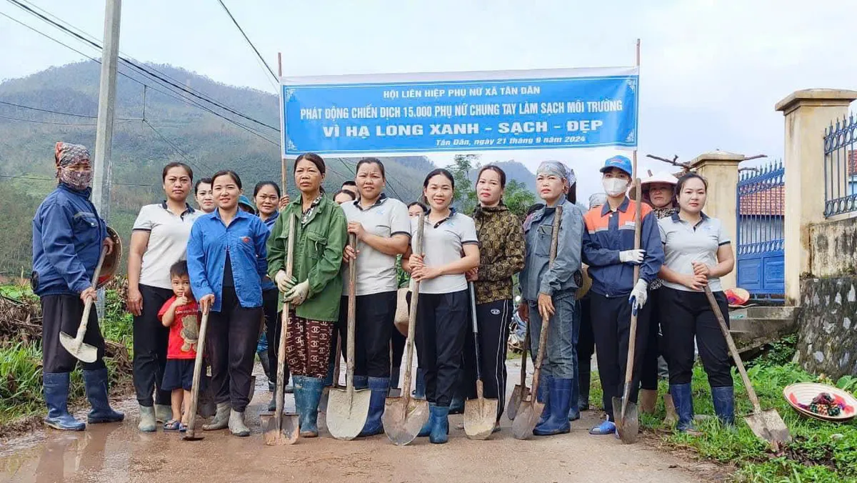 15000 phụ nữ TP Hạ Long tham gia dọn dẹp môi trường sau bão số 3 - Ảnh 3.