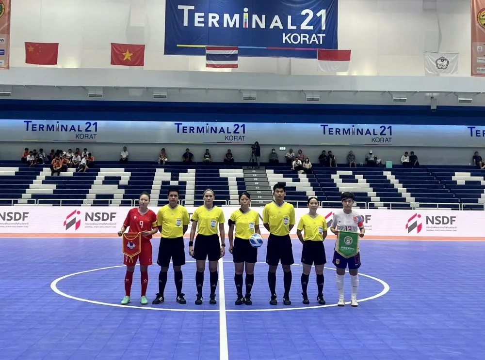 Thắng Trung Quốc 3-0, ĐT futsal nữ Việt Nam mở cơ hội tranh v&ocirc; địch tại NSDF Women&rsquo;s Futsal Championship 2024 - Ảnh 1.
