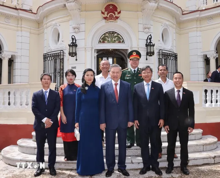 Tổng Bí thư, Chủ tịch nước Tô Lâm thăm Đại sứ quán và cộng đồng người Việt Nam tại Cuba - Ảnh 2.