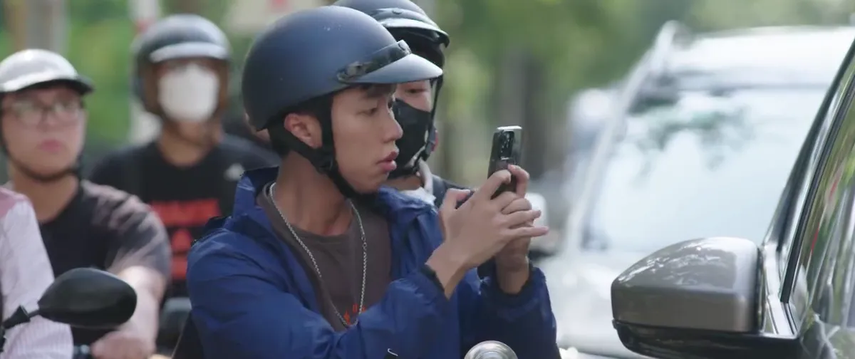 Đi giữa trời rực rỡ - Tập 42: Mới đi l&agrave;m c&oacute; tiền, Chải đ&atilde; mua qu&agrave; tặng Pu - Ảnh 3.