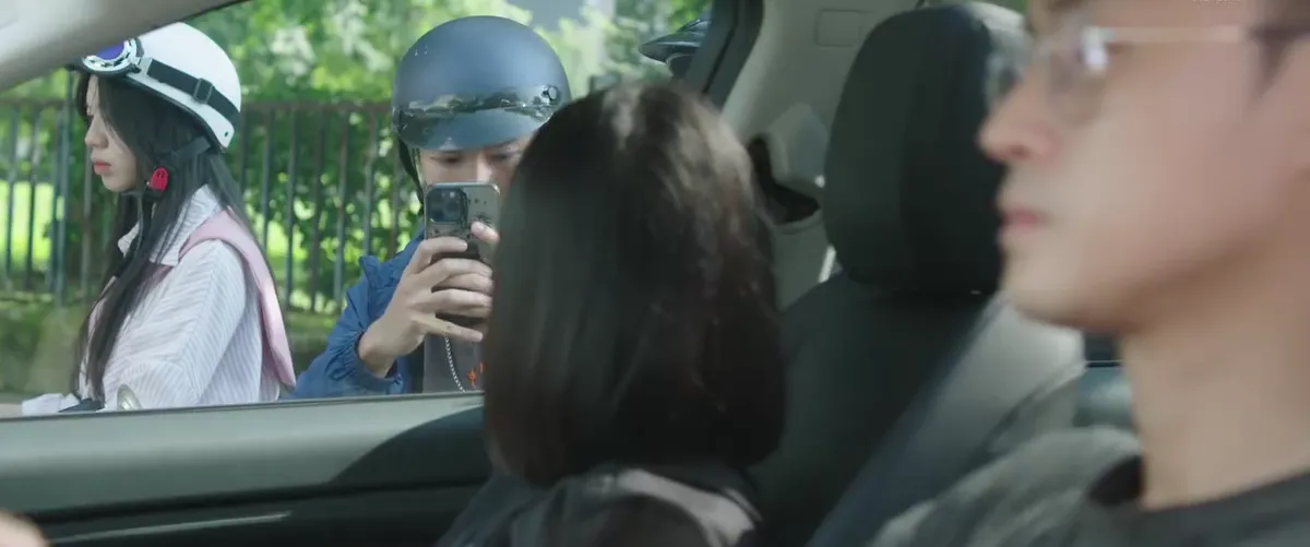 Đi giữa trời rực rỡ - Tập 42: Mới đi l&agrave;m c&oacute; tiền, Chải đ&atilde; mua qu&agrave; tặng Pu - Ảnh 4.