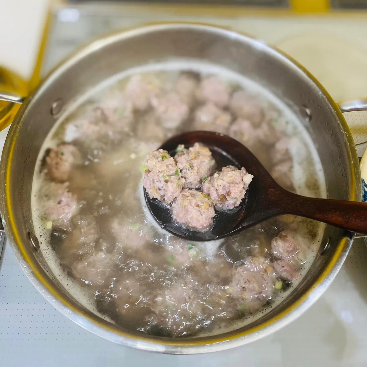 Bữa s&aacute;ng nhanh gọn với m&oacute;n b&uacute;n sườn mọc tại nh&agrave; - Ảnh 2.