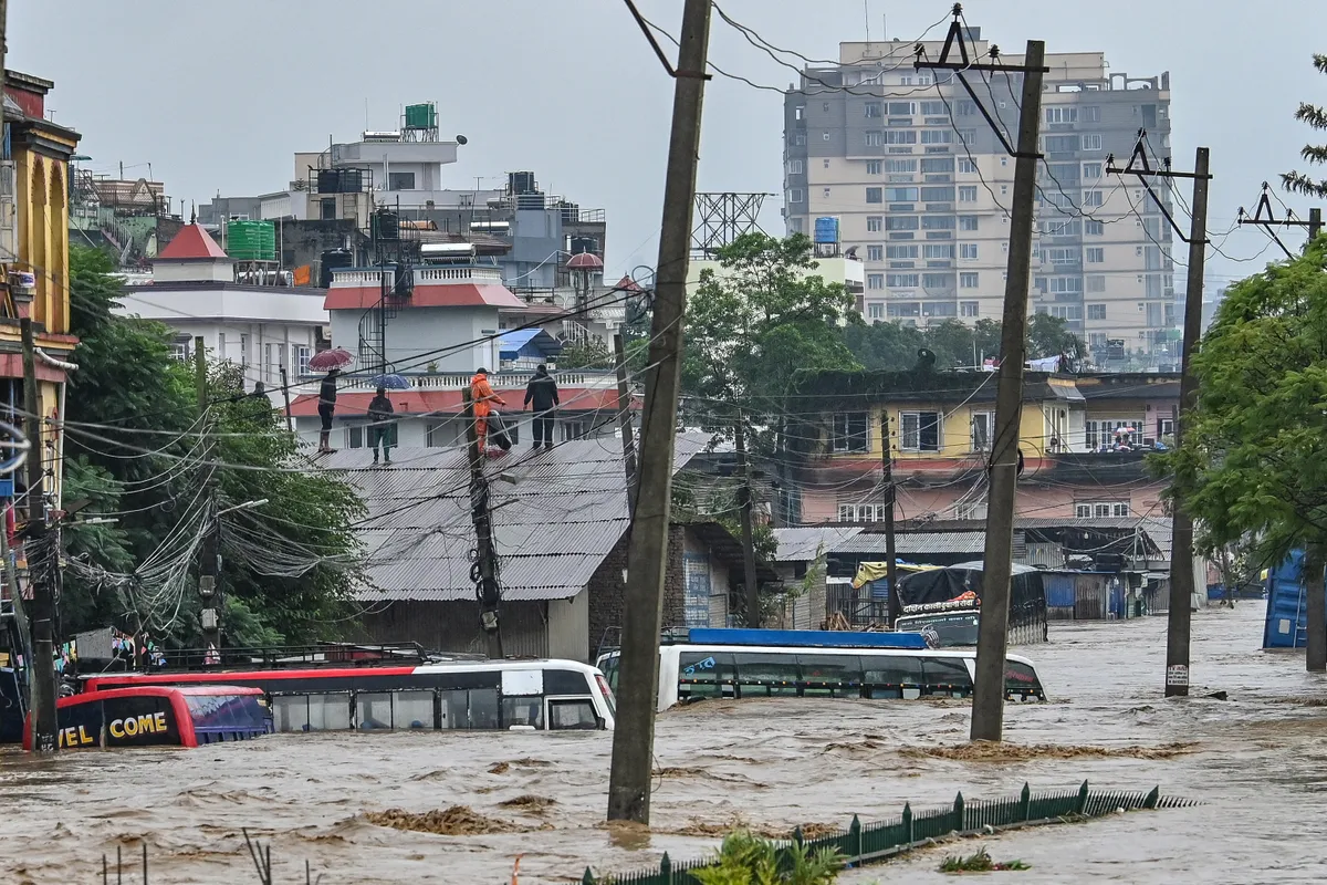 Mưa lũ làm 129 người thiệt mạng, Nepal đóng cửa trường học trong 3 ngày - Ảnh 1.