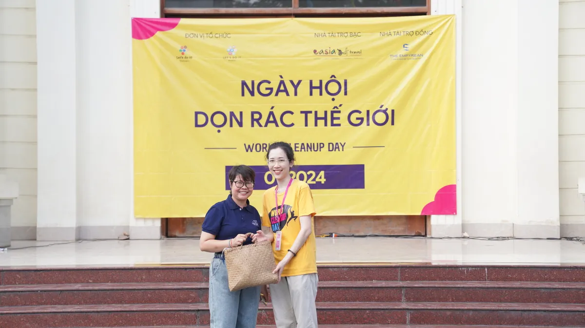 910kg rác được thu gom trong “World Cleanup Day 2024 - Ngày hội Dọn rác tại Hà Nội” - Ảnh 5.