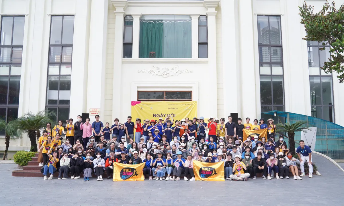 910kg rác được thu gom trong “World Cleanup Day 2024 - Ngày hội Dọn rác tại Hà Nội” - Ảnh 7.