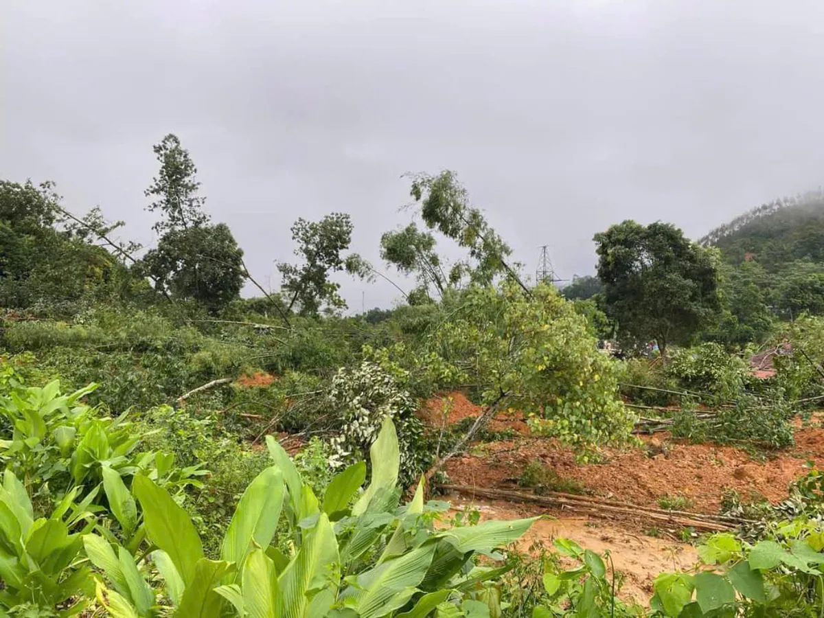 Bắc Quang (Hà Giang) lũ quét, sạt lở nghiêm trọng, người và tài sản bị vùi lấp - Ảnh 4.