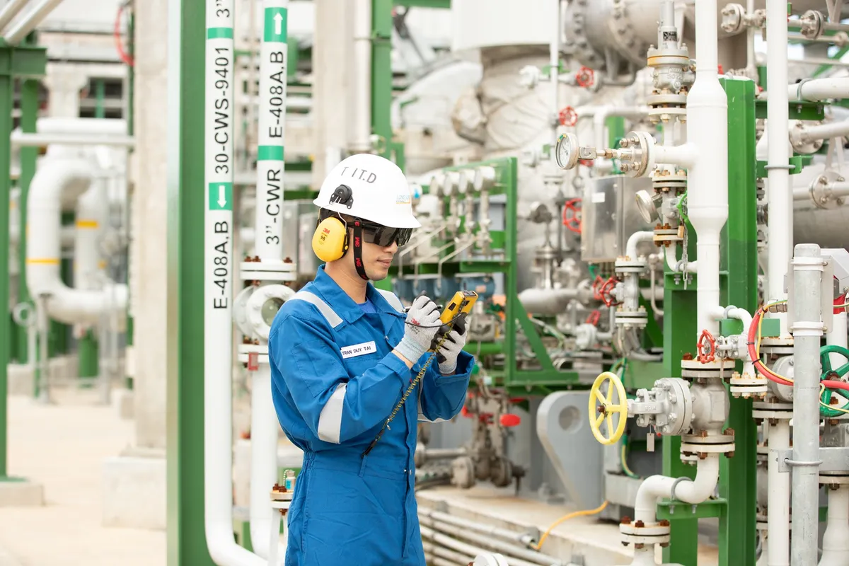 Tổ hợp h&oacute;a dầu 5 tỉ USD ch&iacute;nh thức vận h&agrave;nh thương mại - Ảnh 1.