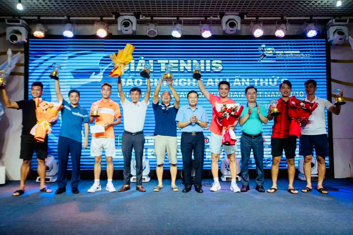 Gần 300 vận động viên tham gia Giải Tennis báo chí Nghệ An 2024 - Ảnh 3.