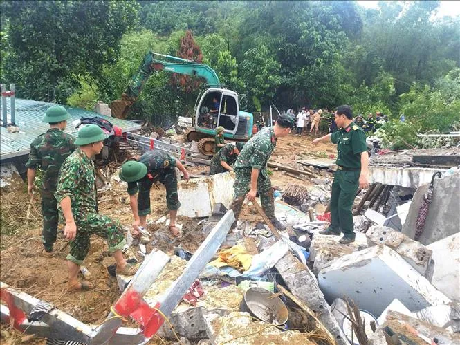 Vụ sạt lở nghiêm trọng tại Hà Giang: Huy động tối đa lực lượng tìm kiếm nạn nhân mất tích - Ảnh 1.