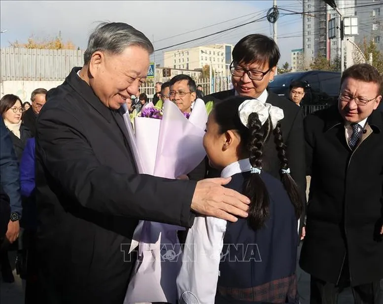 Tổng Bí thư, Chủ tịch nước Tô Lâm thăm Trường mang tên Chủ tịch Hồ Chí Minh tại Mông Cổ - Ảnh 2.