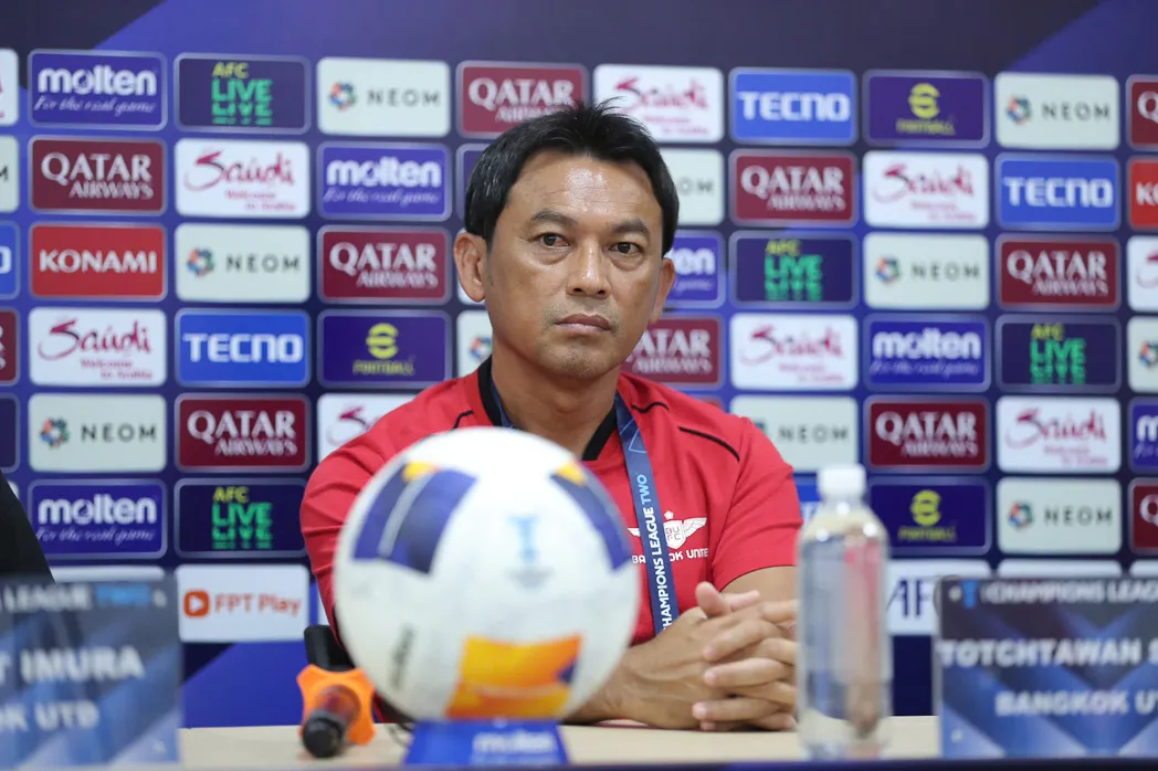 HLV Vũ Hồng Việt muốn c&ugrave;ng CLB Nam Định gi&agrave;nh chiến thắng trước đồng đội cũ Totchtawan Sripan  - Ảnh 4.