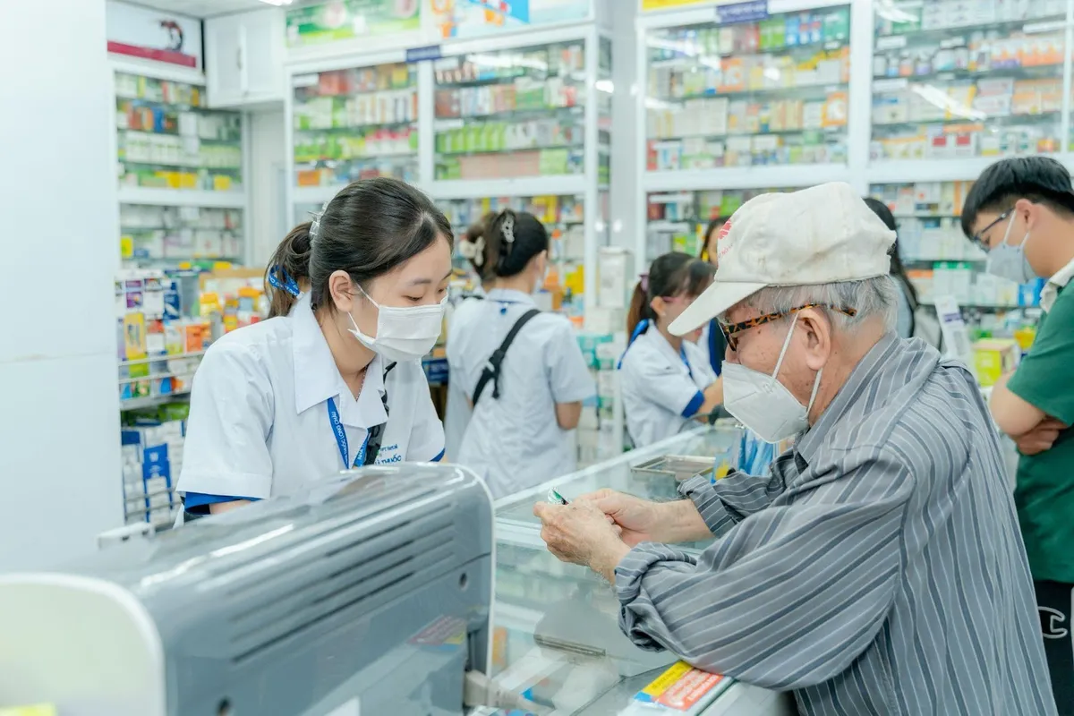 Chuỗi &ldquo;nh&agrave; thuốc quốc d&acirc;n&rdquo; FPT Long Ch&acirc;u v&agrave; h&agrave;nh tr&igrave;nh chinh phục 20 triệu kh&aacute;ch h&agrave;ng - Ảnh 2.