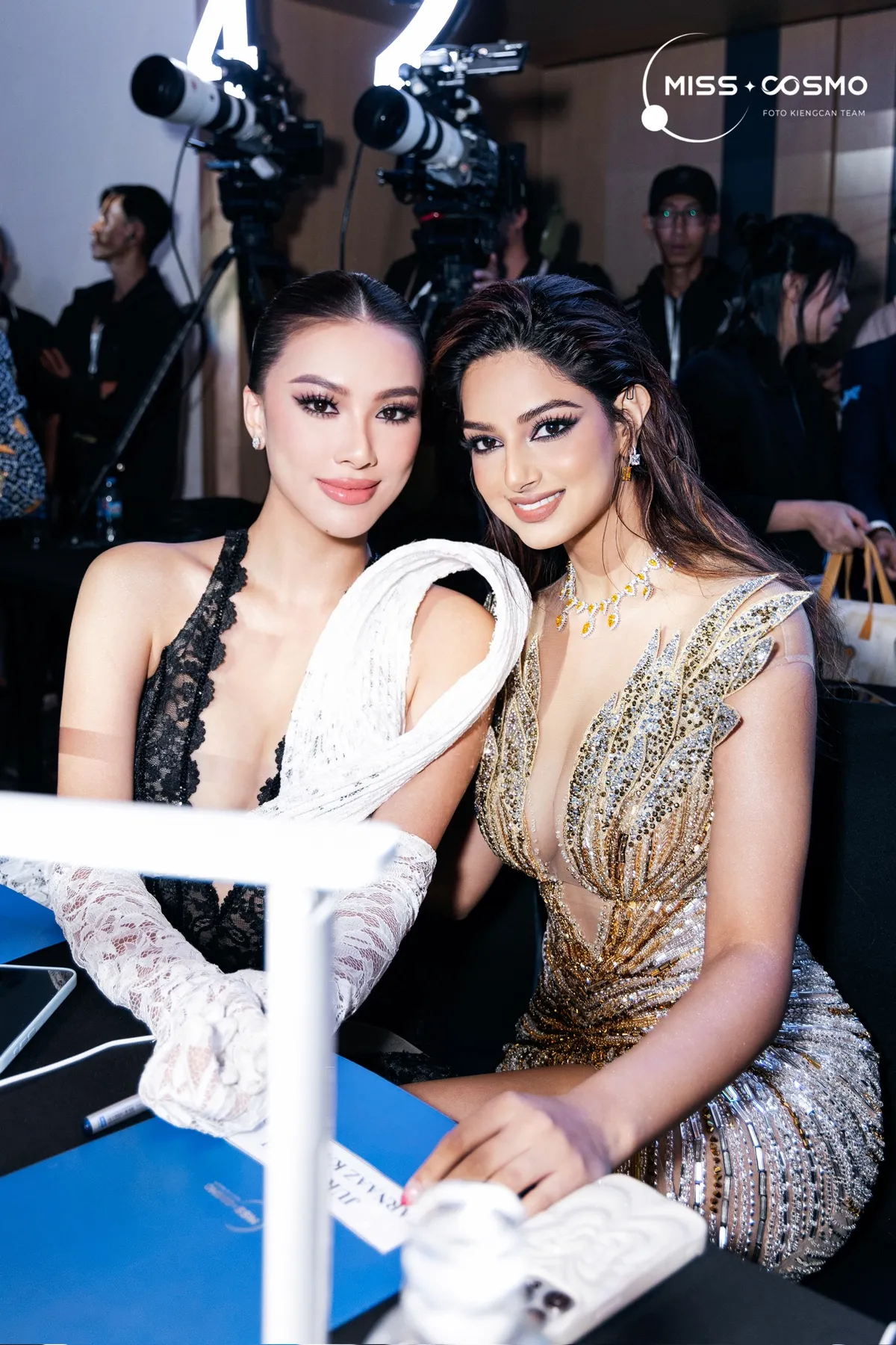 Á hậu Kim Duyên đọ sắc cùng Miss Universe 2021 - Ảnh 2.