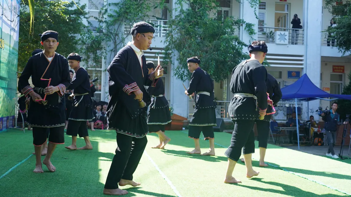 Mộc Châu: Trình diễn, tái hiện Lễ hội Púng Hiéng của người Dao Tiền - Ảnh 4.