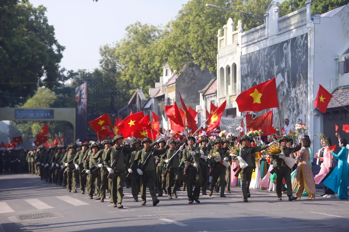 Hùng tráng Ngày hội văn hóa vì hòa bình chào mừng 70 năm Ngày Giải phóng Thủ đô - Ảnh 13.