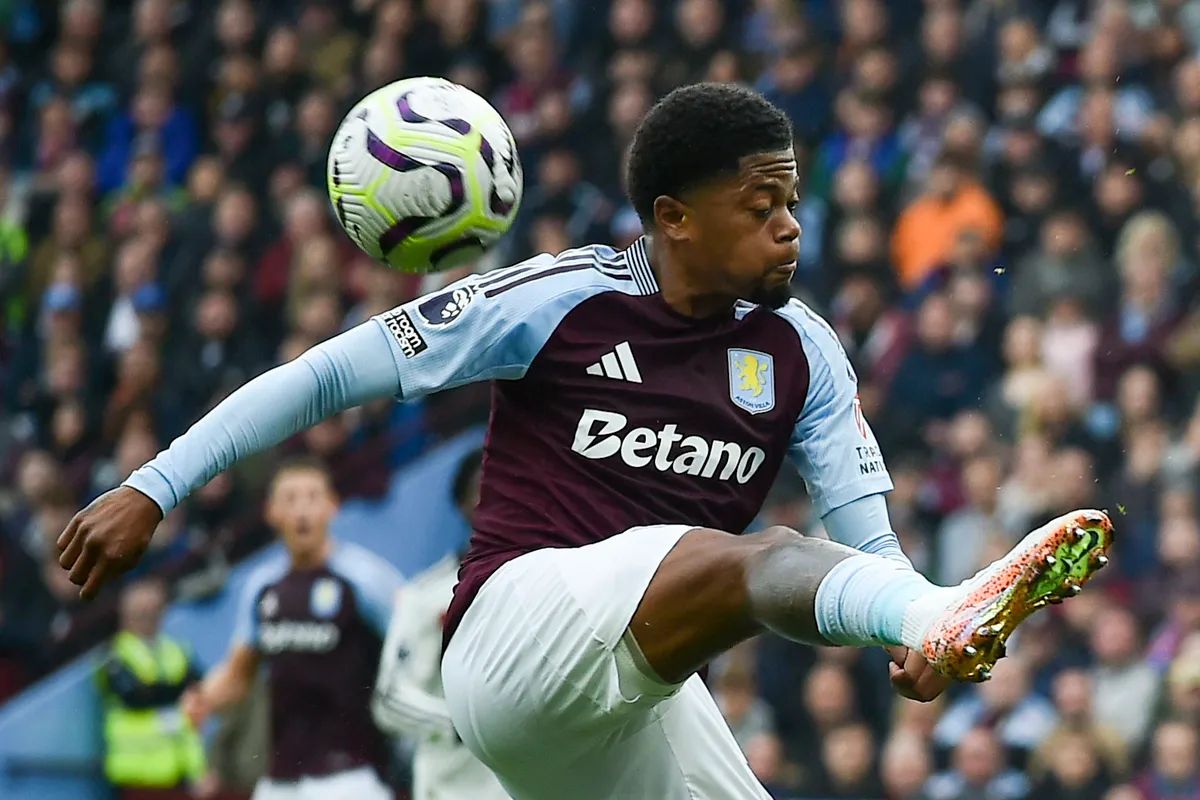 Manchester United chia điểm tr&ecirc;n s&acirc;n của Aston Villa - Ảnh 1.