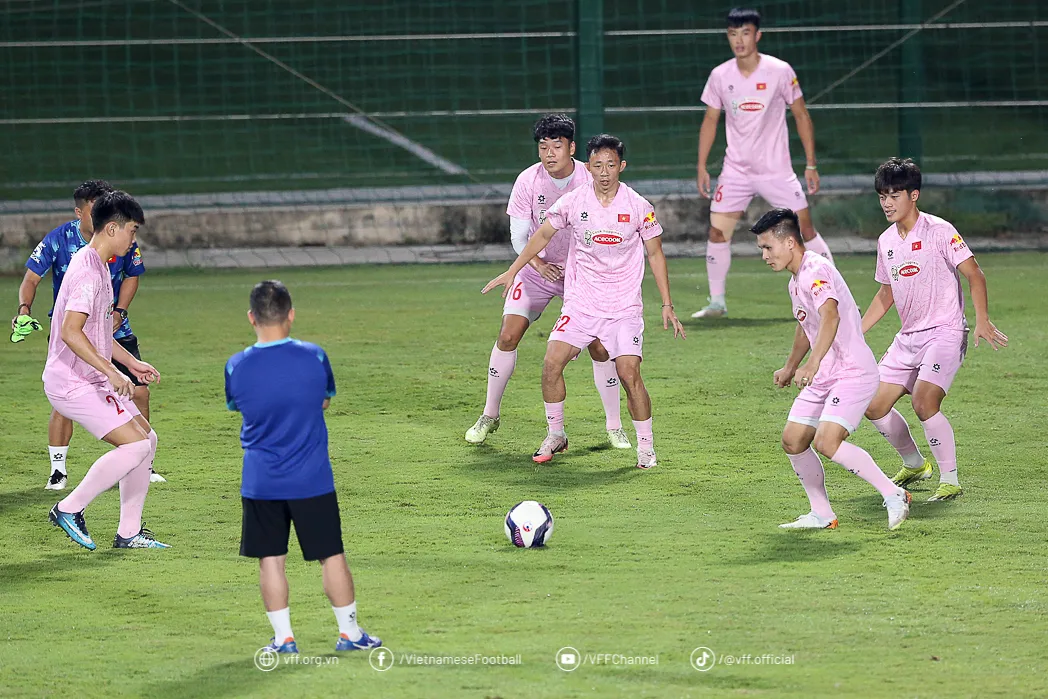 Tiền vệ Ch&acirc;u Ngọc Quang: &ldquo;Khi tập luyện hay thi đấu, t&ocirc;i đều cố gắng thể hiện hết khả năng&rdquo; - Ảnh 1.