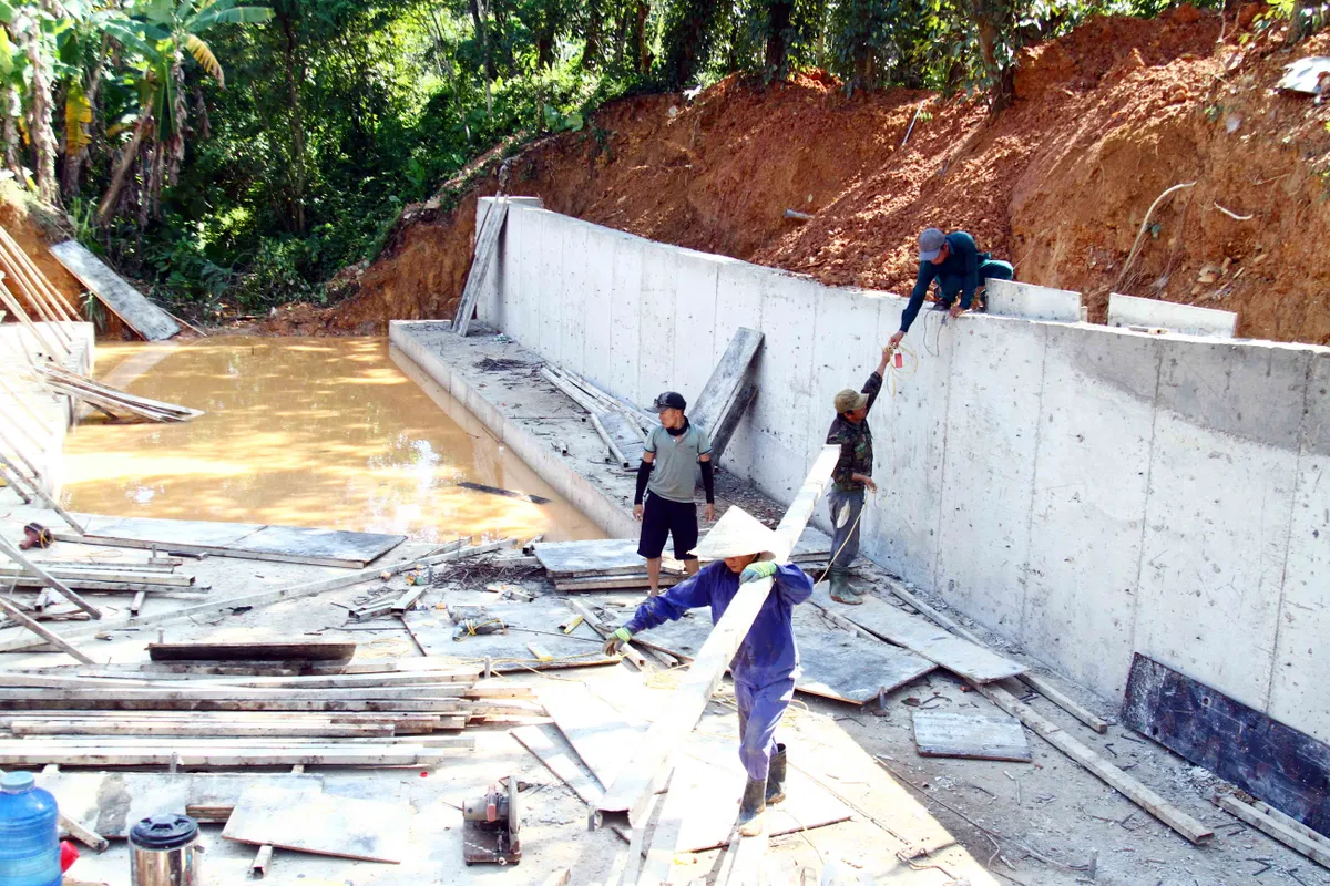 Quảng Bình: Bảo đảm vượt lũ an toàn cho các công trình trọng điểm - Ảnh 1.