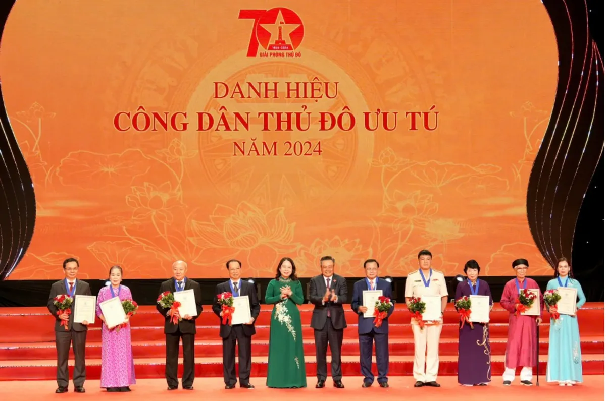 Hà Nội vinh danh 10 Công dân Thủ đô ưu tú năm 2024 - Ảnh 12.