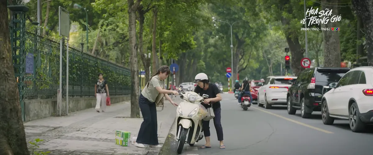 Hoa sữa về trong gió - Tập 28: Linh đụng độ con dâu ông Tùng - Ảnh 1.