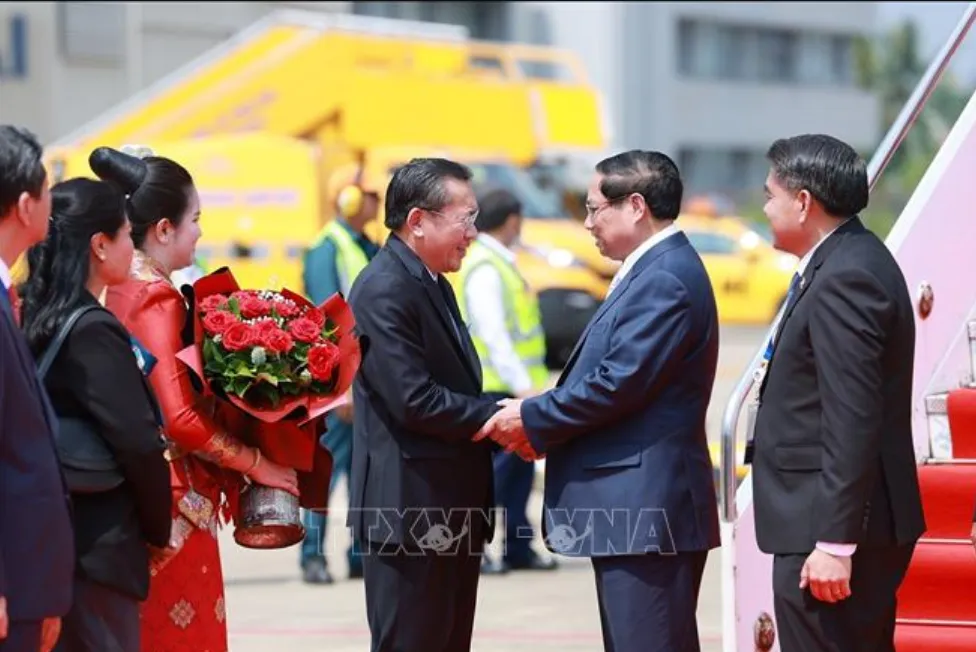 Thủ tướng Phạm Minh Chính tới Vientiane, bắt đầu chuyến công tác tham dự Hội nghị Cấp cao ASEAN - Ảnh 2.