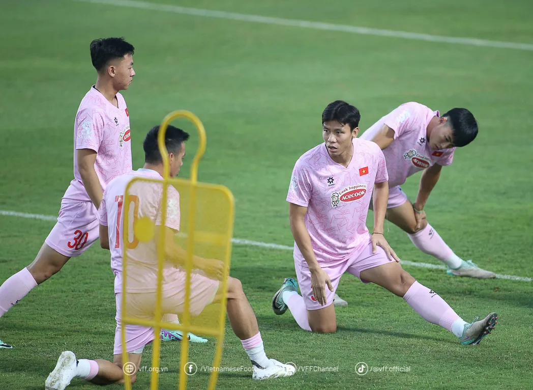 Đội trưởng Quế Ngọc Hải: &ldquo;Ch&uacute;ng t&ocirc;i muốn mang lại niềm vui cho người h&acirc;m mộ&rdquo; - Ảnh 2.