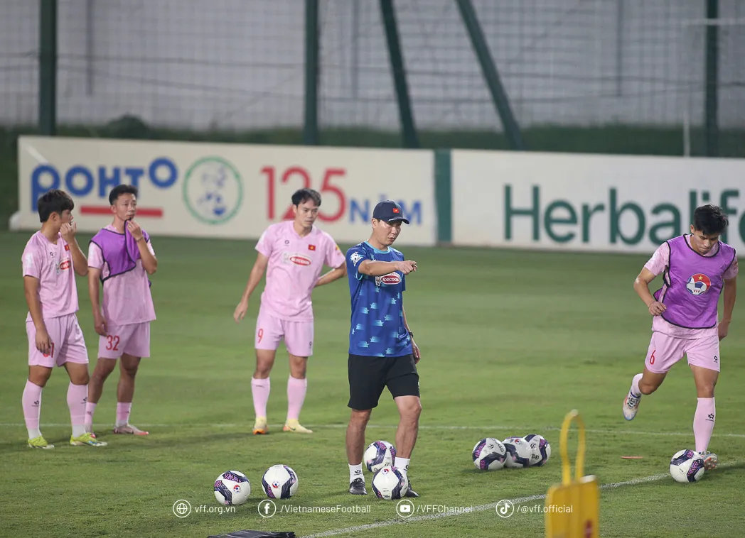 Đội trưởng Quế Ngọc Hải: &ldquo;Ch&uacute;ng t&ocirc;i muốn mang lại niềm vui cho người h&acirc;m mộ&rdquo; - Ảnh 3.