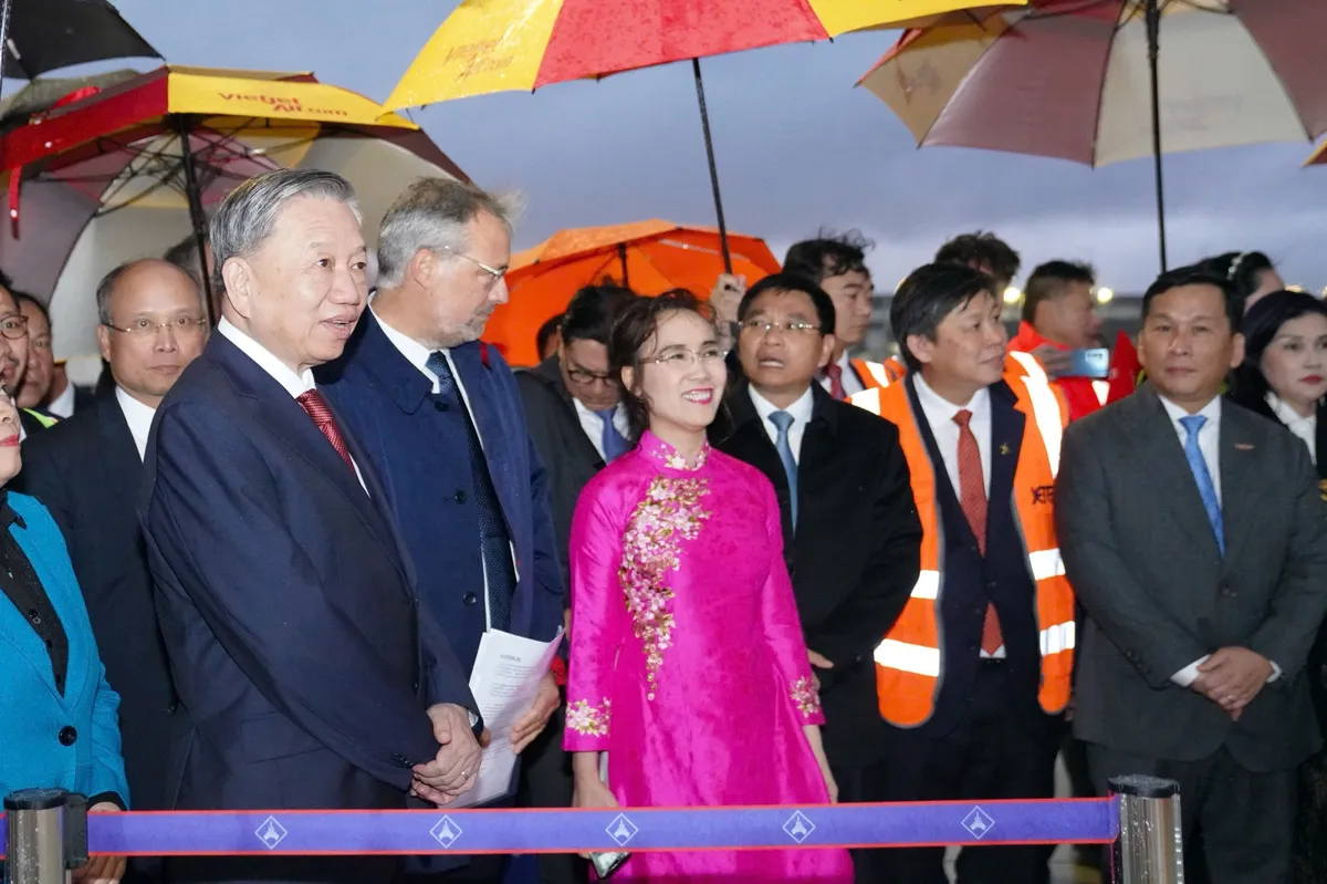 Airbus và Vietjet bàn giao tàu bay mới mang hình ảnh kỷ niệm 50 năm quan hệ ngoại giao Việt Nam - Pháp - Ảnh 1.