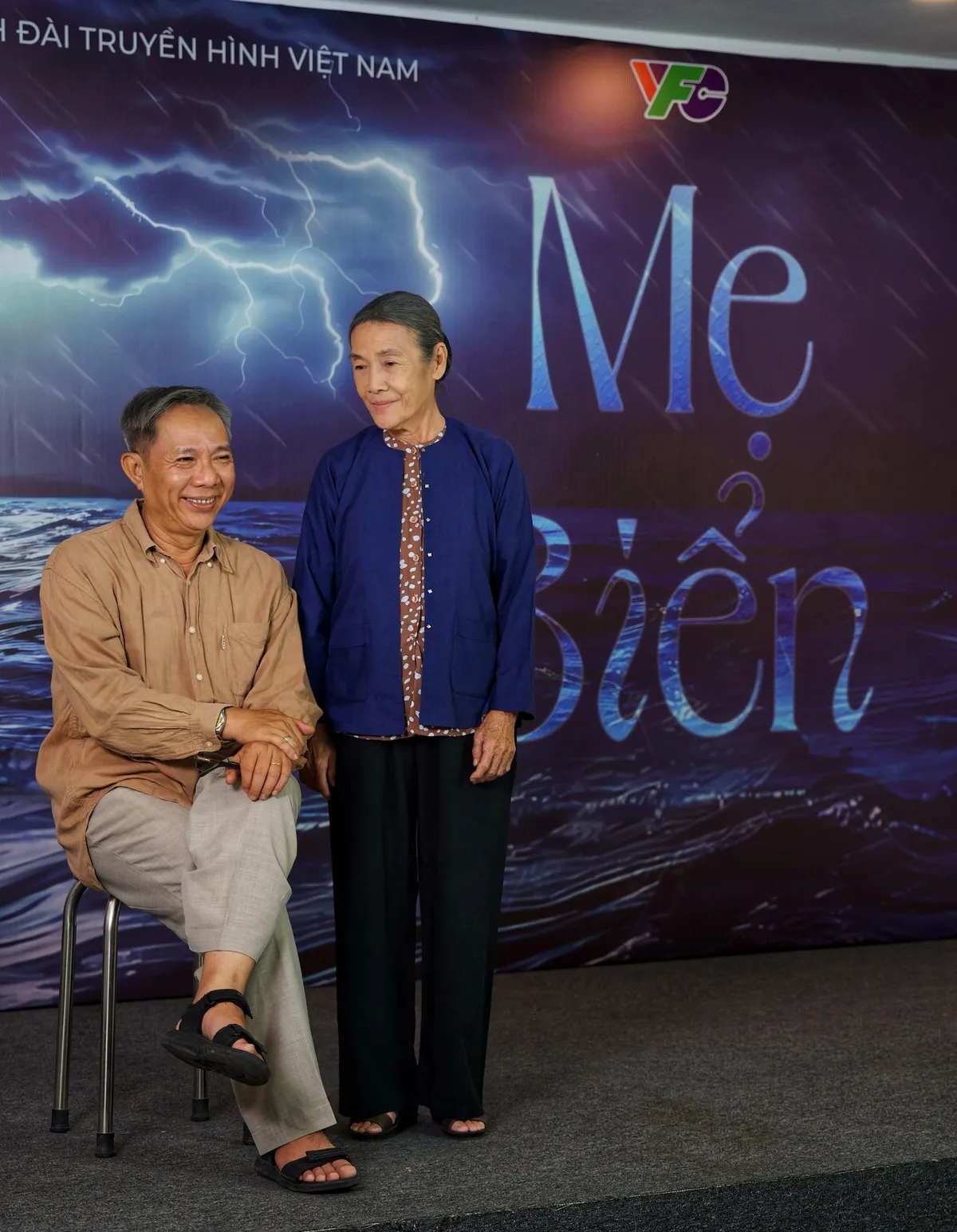 Kim Tuyến, Cao Thái Hà tất bật tập kịch bản phim “Mẹ biển” - Ảnh 3.