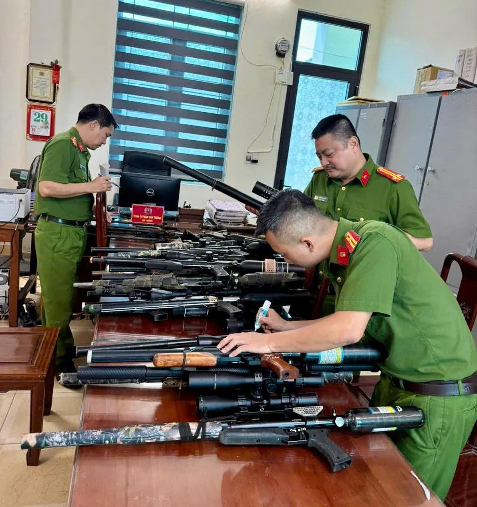 Tuyên Quang: Thu hồi hàng nghìn vũ khí, vật liệu nổ và công cụ hỗ trợ - Ảnh 2.