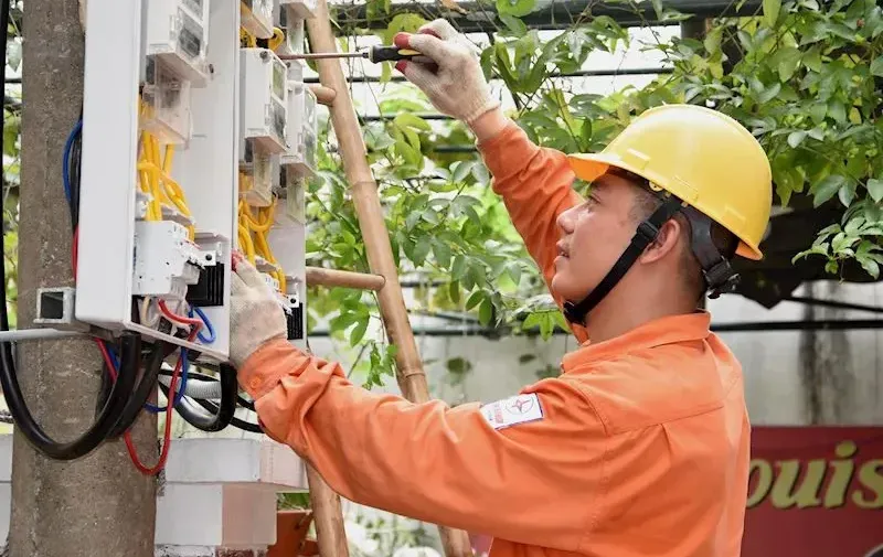 Chủ tịch EVN l&yacute; giải nguy&ecirc;n nh&acirc;n phải đầu tư nhiều- Ảnh 2.