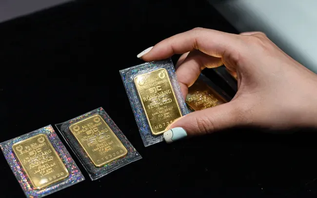 Giá vàng giảm mạnh - Ảnh 1.