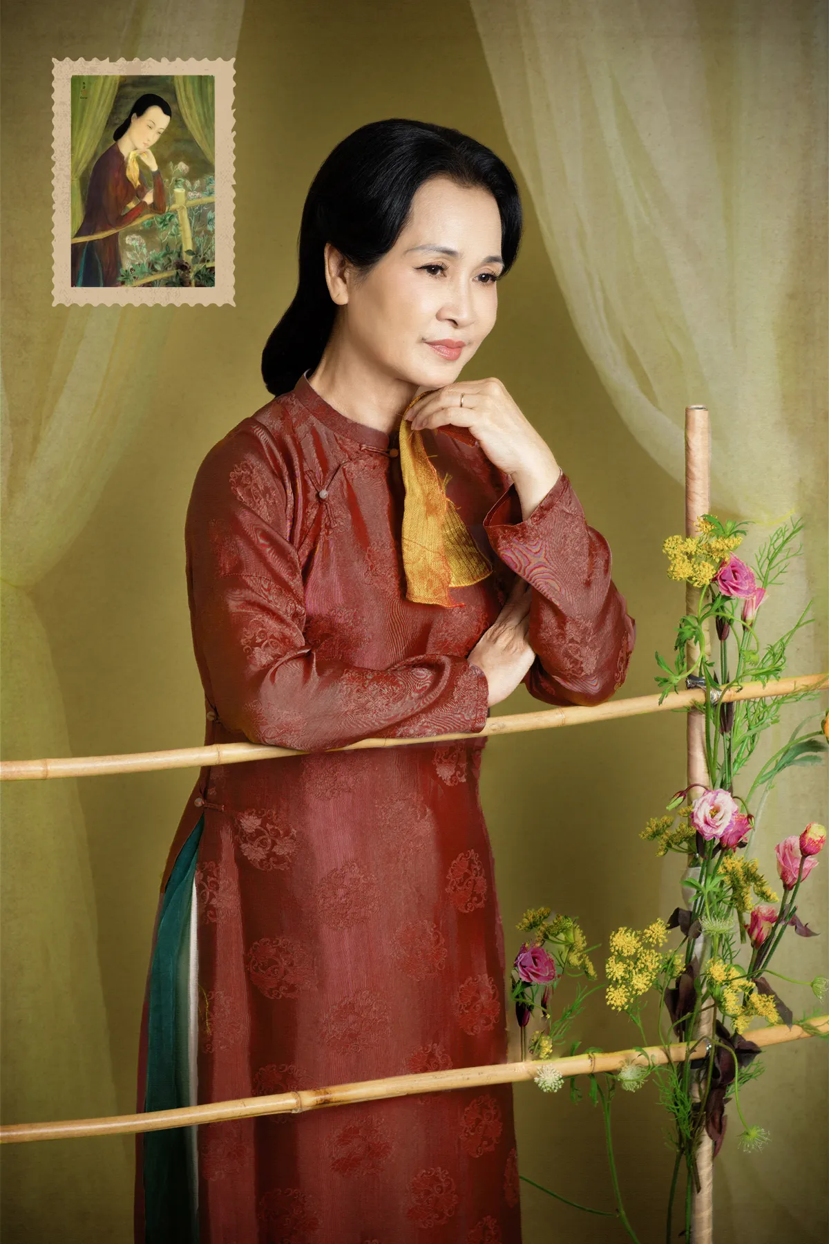 NSND Lan Hương hóa thân làm phụ nữ trong tranh - Ảnh 1.