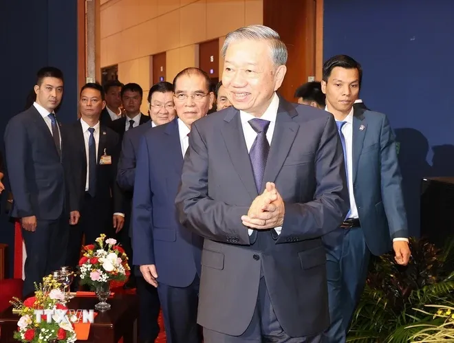 Ảnh: Tổ chức trọng thể Lễ kỷ niệm 70 năm Ngày Giải phóng Thủ đô - Ảnh 4. Ảnh: Tổ chức trọng thể Lễ kỷ niệm 70 năm Ngày Giải phóng Thủ đô - Ảnh 4.