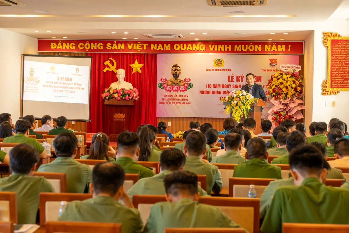 Thế hệ trẻ Công an Khánh Hòa noi gương anh hùng Lý Tự Trọng - Ảnh 1.