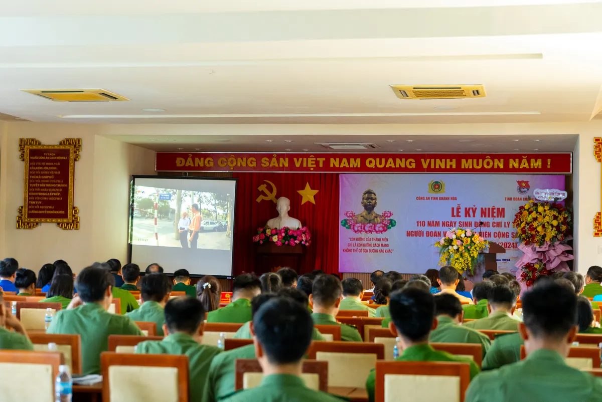 Thế hệ trẻ Công an Khánh Hòa noi gương anh hùng Lý Tự Trọng - Ảnh 2.