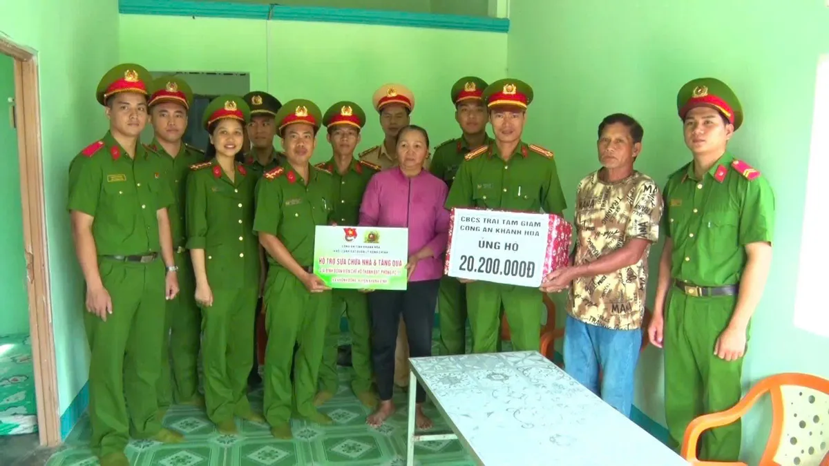 Thế hệ trẻ Công an Khánh Hòa noi gương anh hùng Lý Tự Trọng - Ảnh 7.