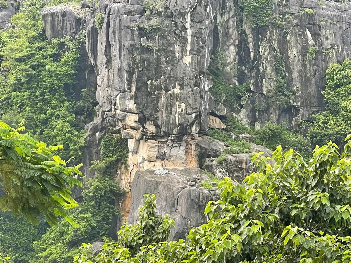 Quảng Bình: Công bố tình huống khẩn cấp về thiên tai sạt lở tại thị trấn Phong Nha - Ảnh 1.