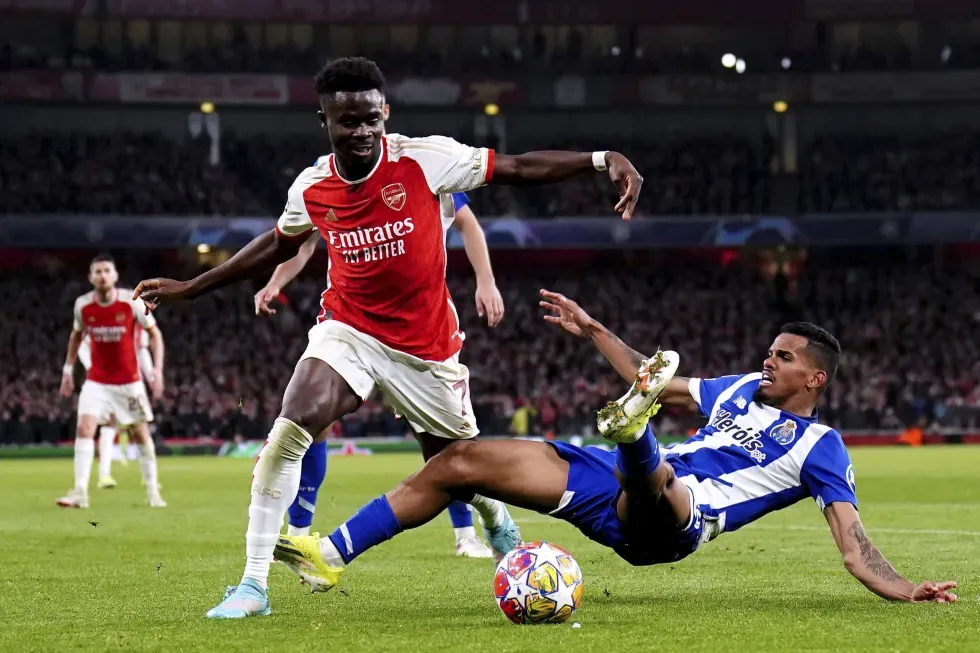 Bukayo Saka chấn thương: Arsenal lo sốt vó trước cuộc đua Premier League - Ảnh 1. Bukayo Saka chấn thương: Arsenal lo sốt vó trước cuộc đua Premier League - Ảnh 1.