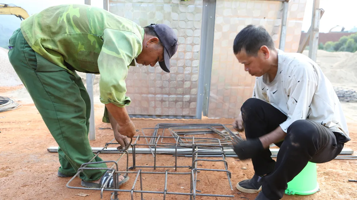 Tinh thần khẩn trương tại công trường tái định cư Làng Nủ và khu dân cư thôn Nậm Tông, Lào Cai - Ảnh 7.