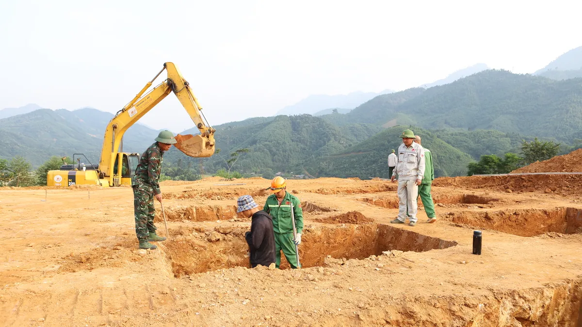 Tinh thần khẩn trương tại công trường tái định cư Làng Nủ và khu dân cư thôn Nậm Tông, Lào Cai - Ảnh 3.