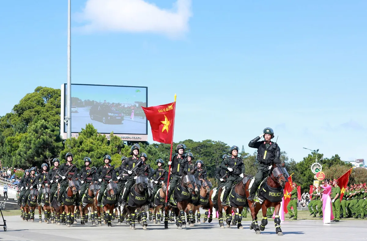 Hàng nghìn cán bộ, chiến sĩ công an trình diễn tại Đại hội khỏe Vì an ninh Tổ quốc - Ảnh 1.