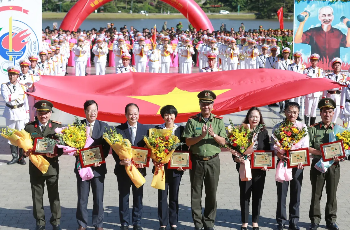 Hàng nghìn cán bộ, chiến sĩ công an trình diễn tại Đại hội khỏe Vì an ninh Tổ quốc - Ảnh 10.