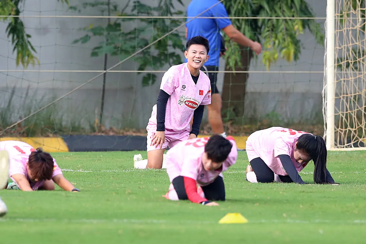 ĐT nữ Việt Nam đủ qu&acirc;n số, t&iacute;ch cực tập luyện  - Ảnh 1.